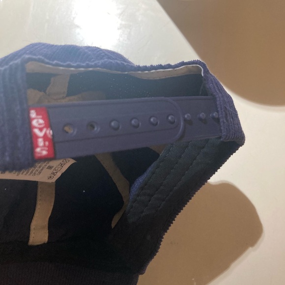 LEVI’s corduroy, snapback hat. - Picture 4 of 5